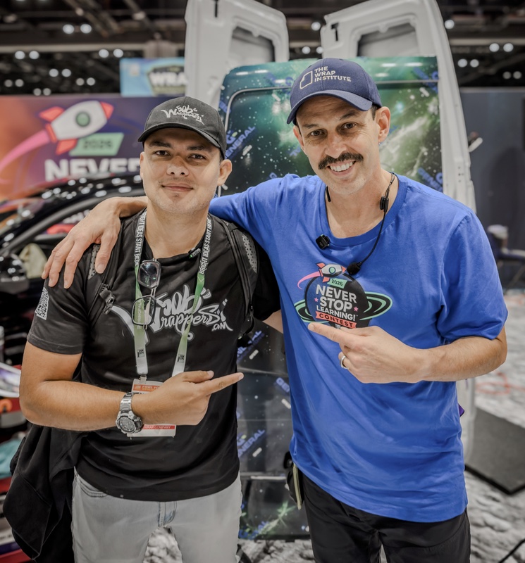 Emmanuel Rodríguez with a wrap industry professional at an international event