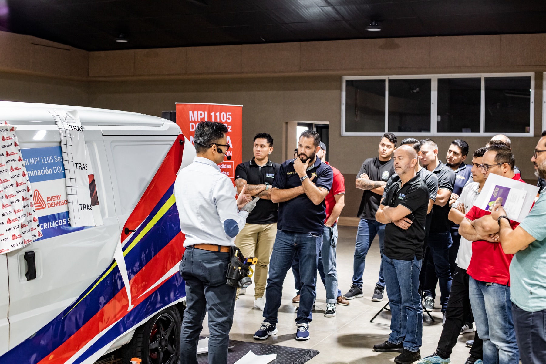 Emmanuel Rodríguez leading an Avery Dennison MPI 1105 wrap demonstration